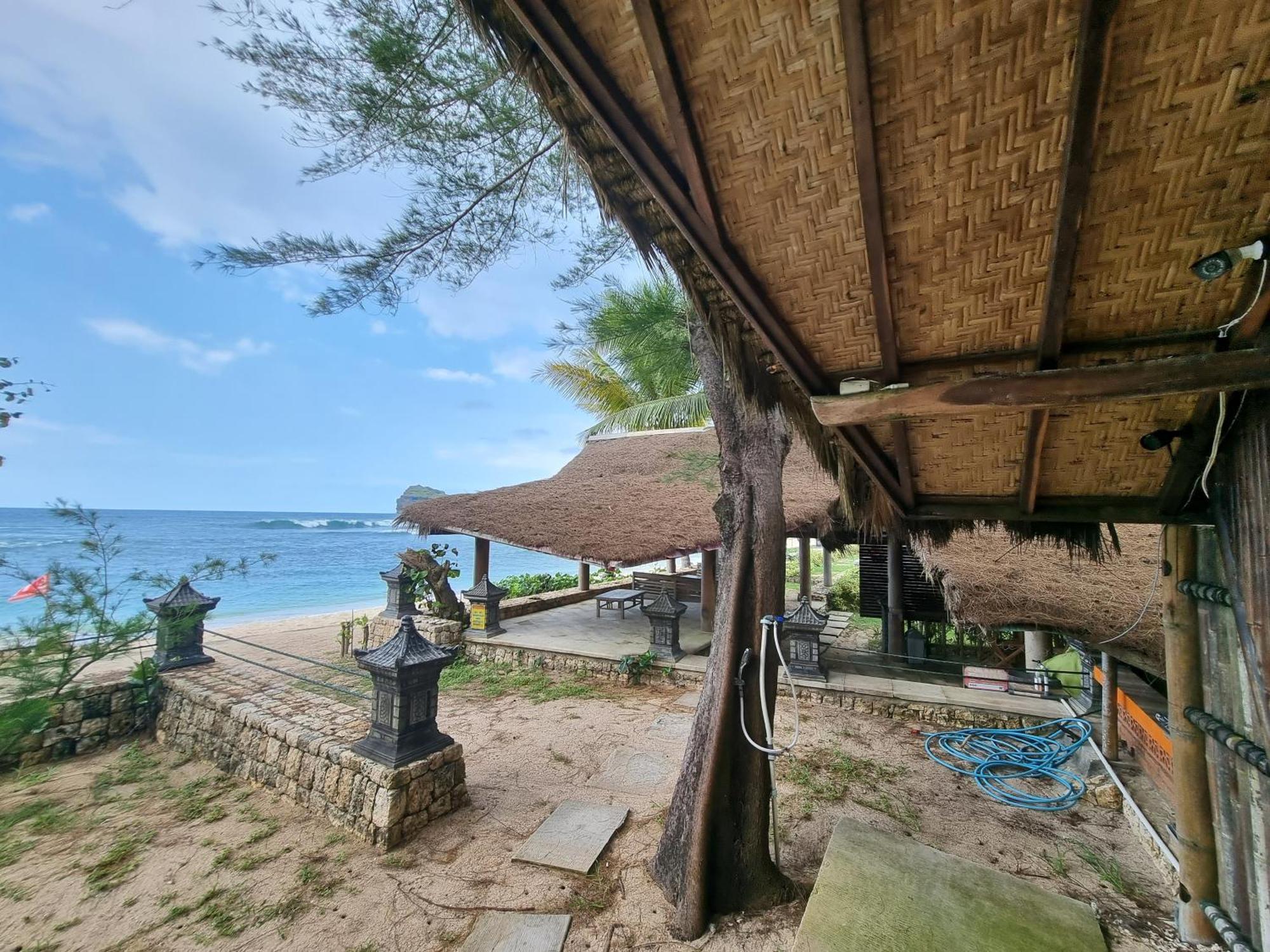 Istana Ombak Eco Resort Пачитан Екстериор снимка
