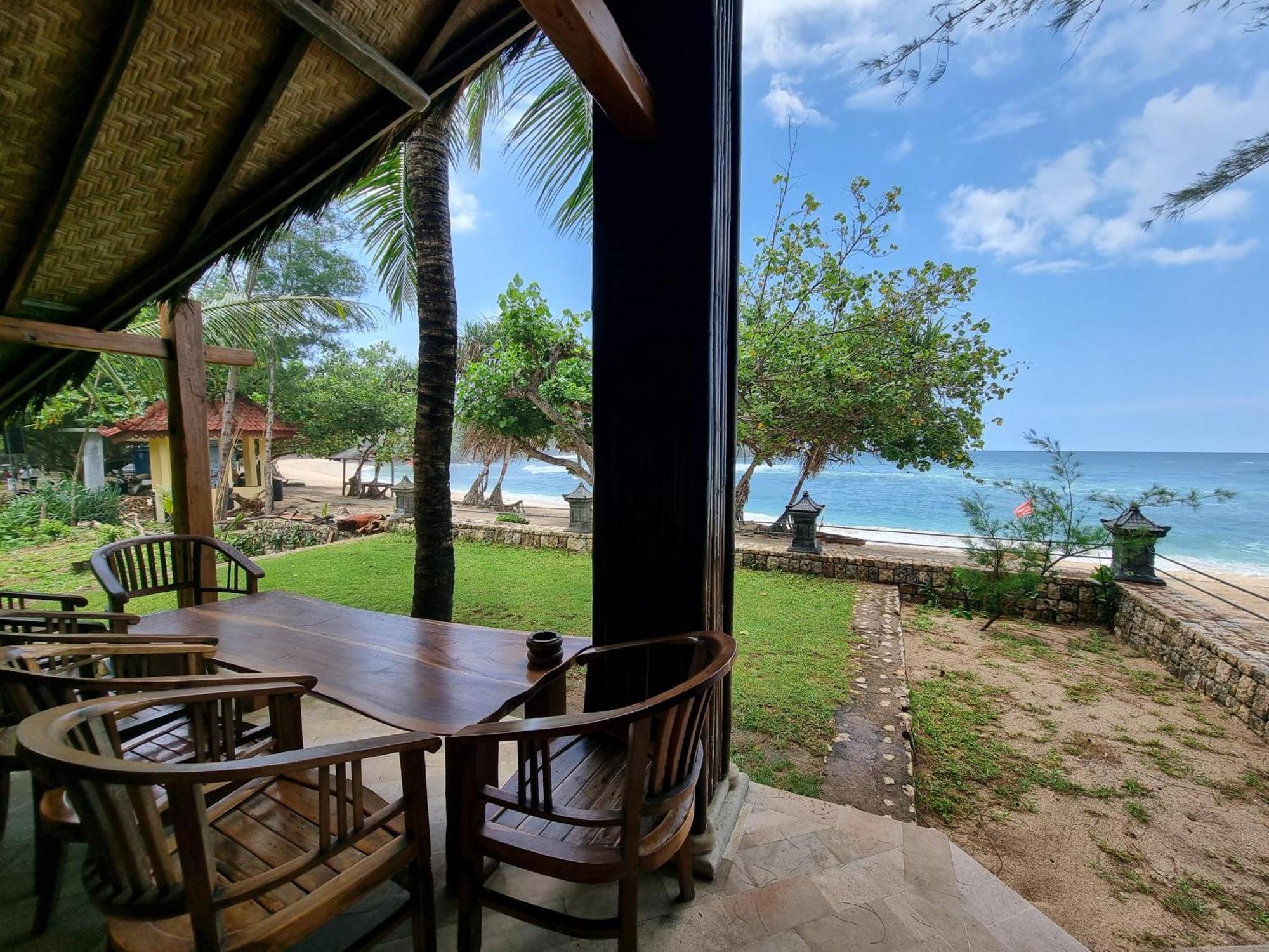 Istana Ombak Eco Resort Пачитан Екстериор снимка