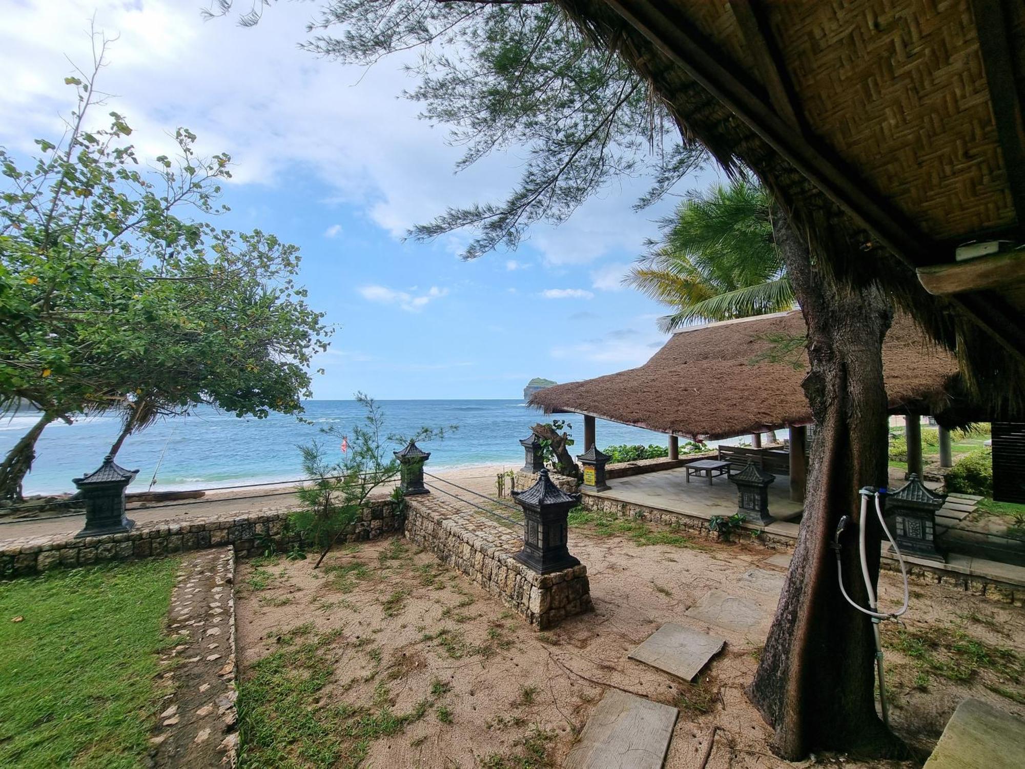 Istana Ombak Eco Resort Пачитан Екстериор снимка