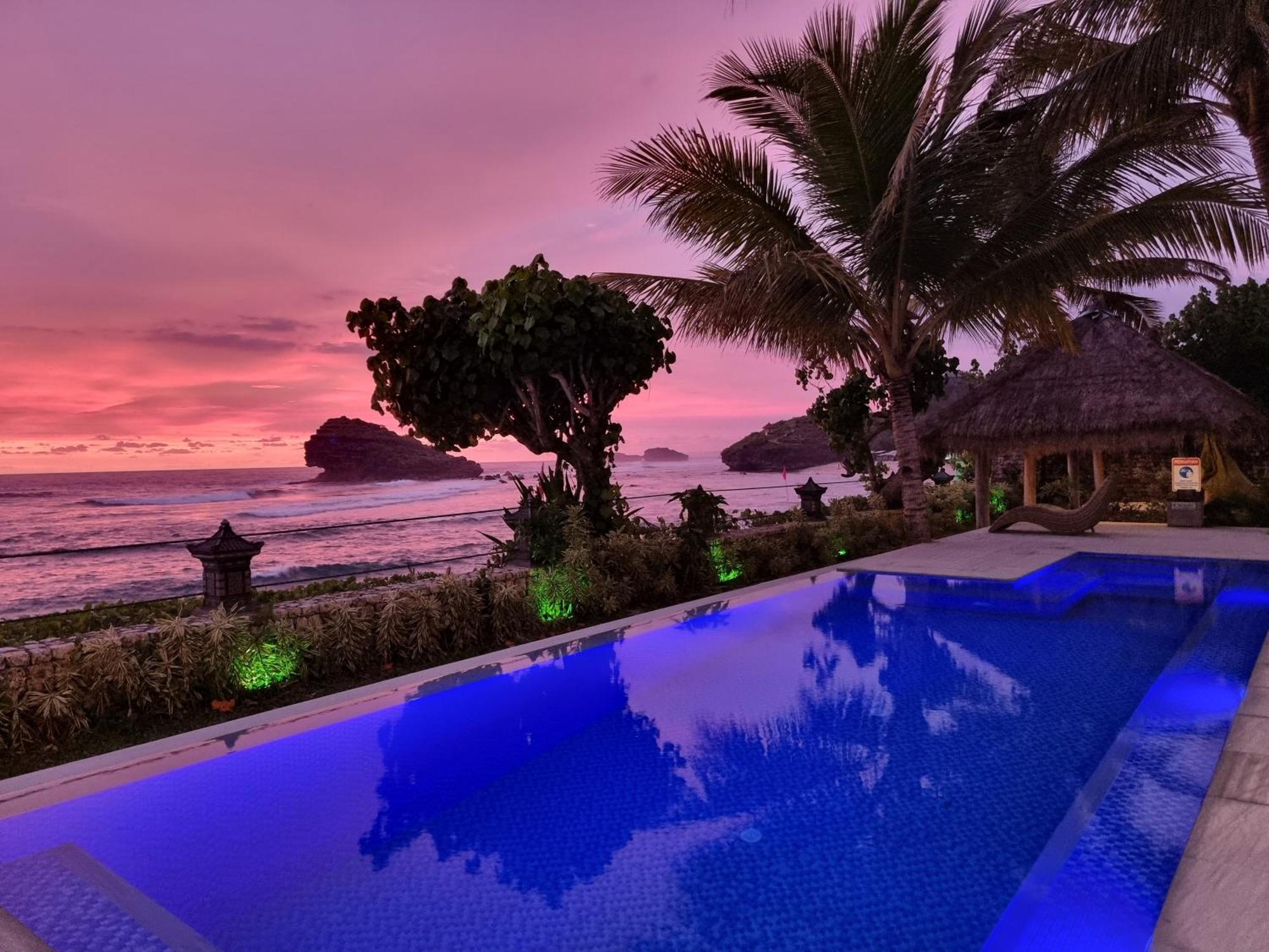 Istana Ombak Eco Resort Пачитан Екстериор снимка