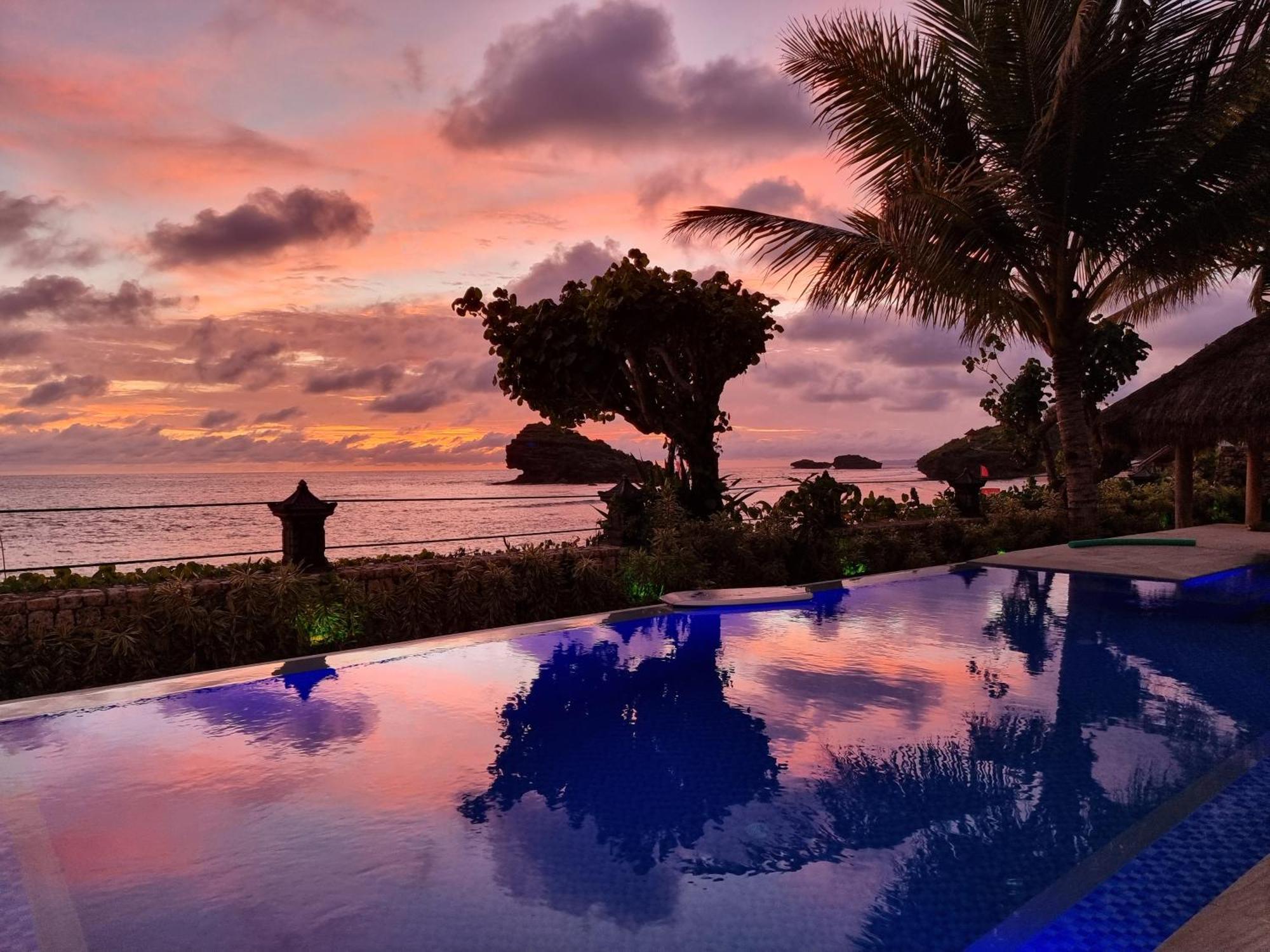 Istana Ombak Eco Resort Пачитан Екстериор снимка