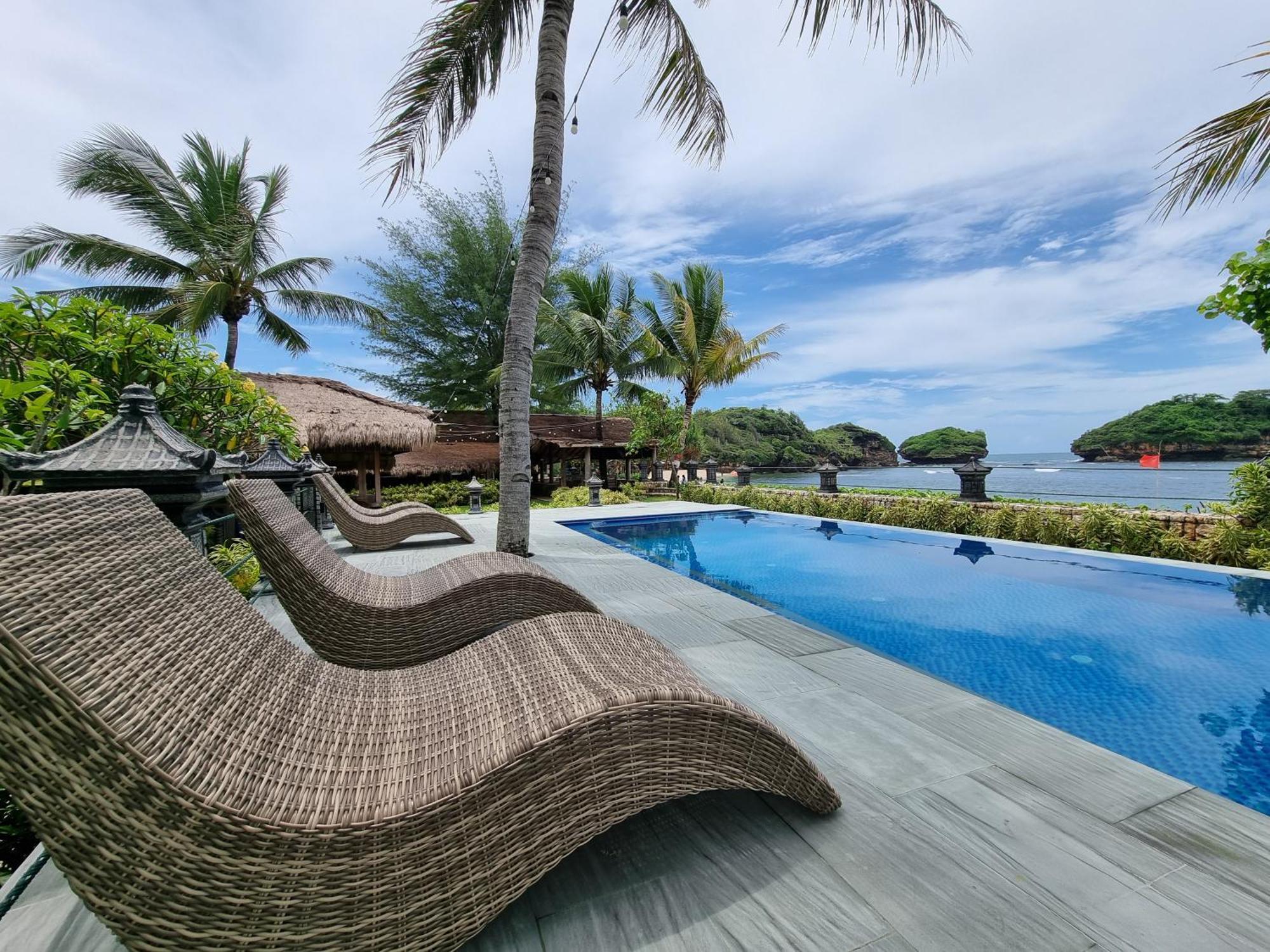 Istana Ombak Eco Resort Пачитан Екстериор снимка