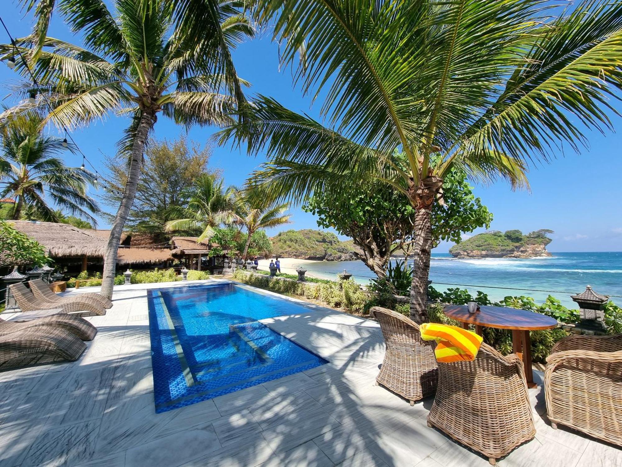 Istana Ombak Eco Resort Пачитан Екстериор снимка