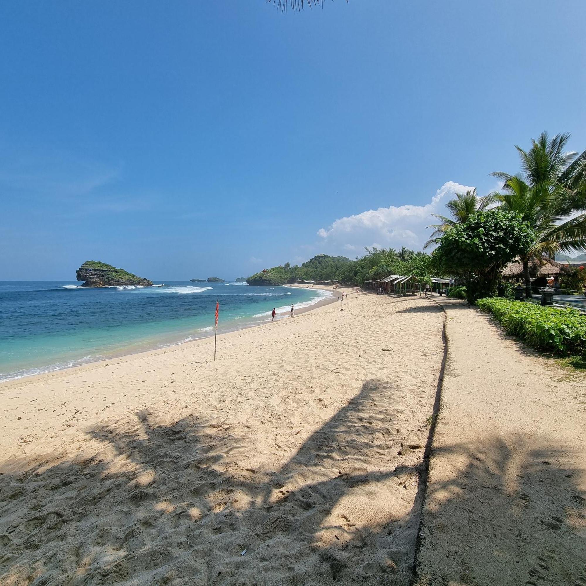 Istana Ombak Eco Resort Пачитан Екстериор снимка