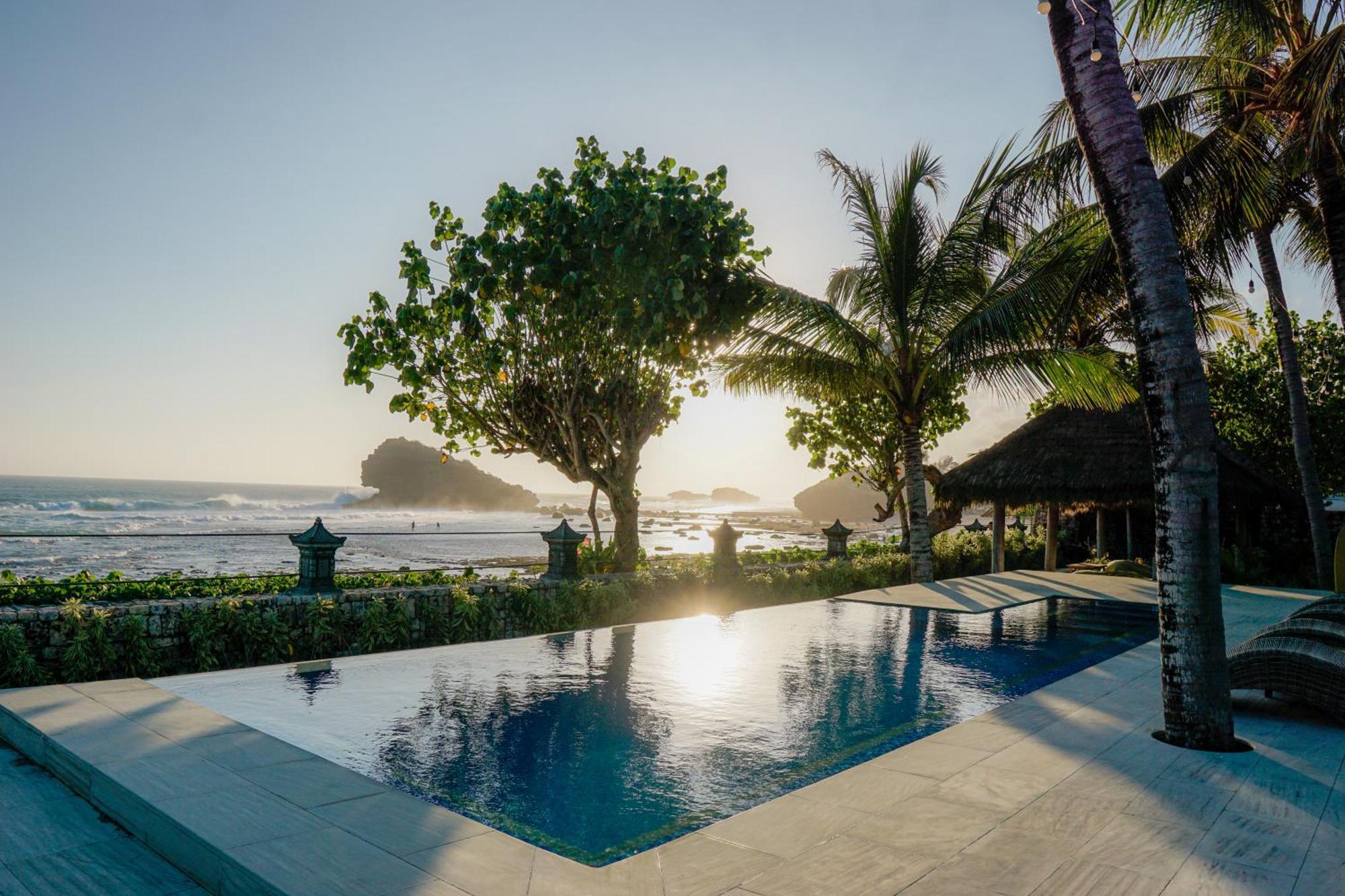 Istana Ombak Eco Resort Пачитан Екстериор снимка